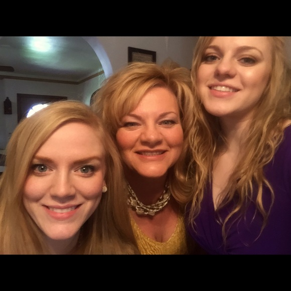 Meet your Posher, Donna POSH AMBASSADOR - Picture 2 of 2